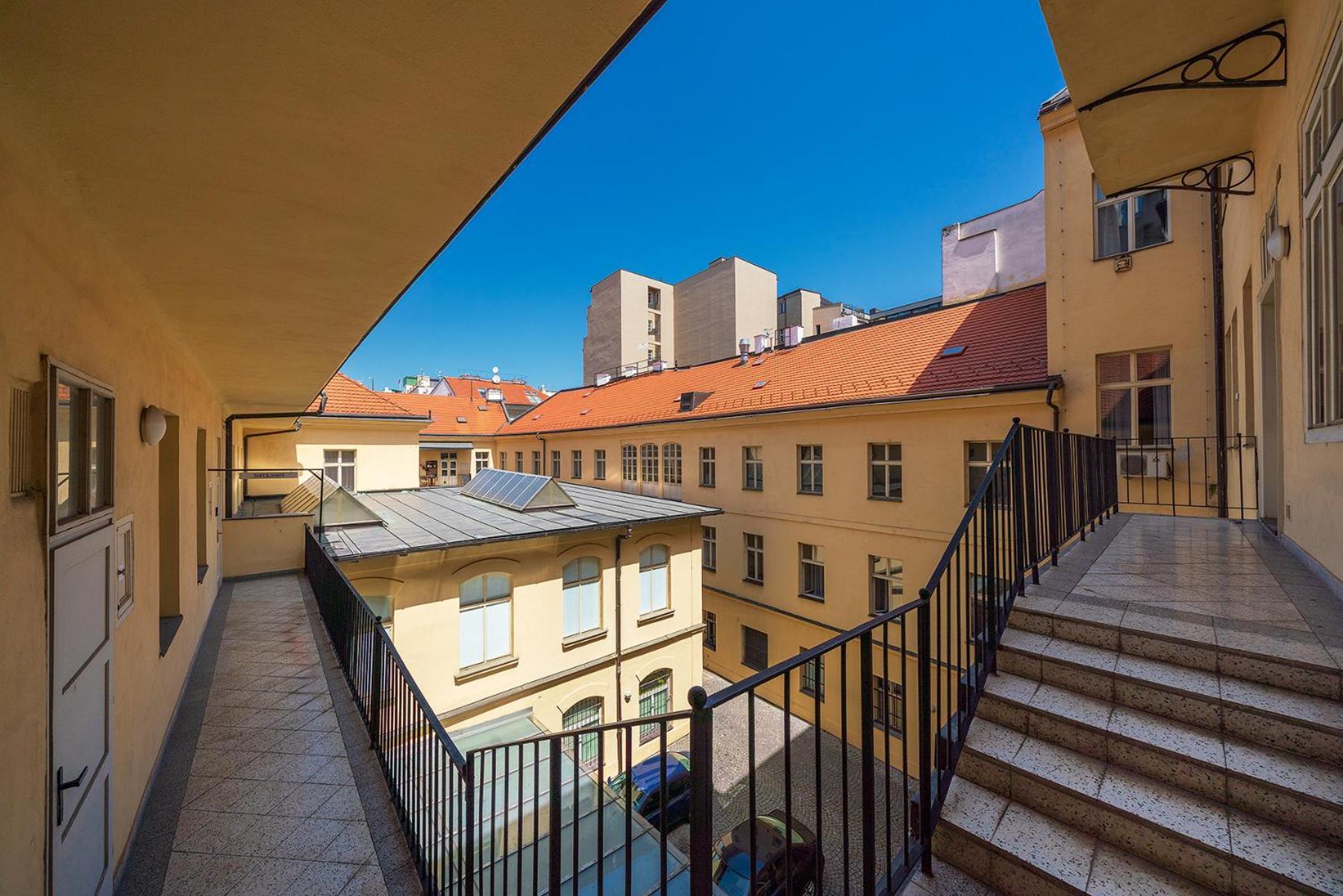 Quiet City Center Apartment In Hip & Foodie Area Praga Exterior foto